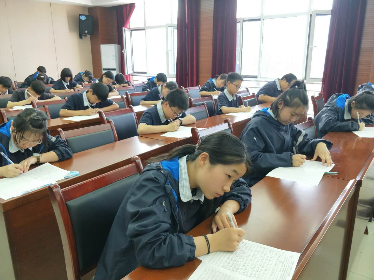 中学部“妙笔生花，文采飞扬”作文比赛