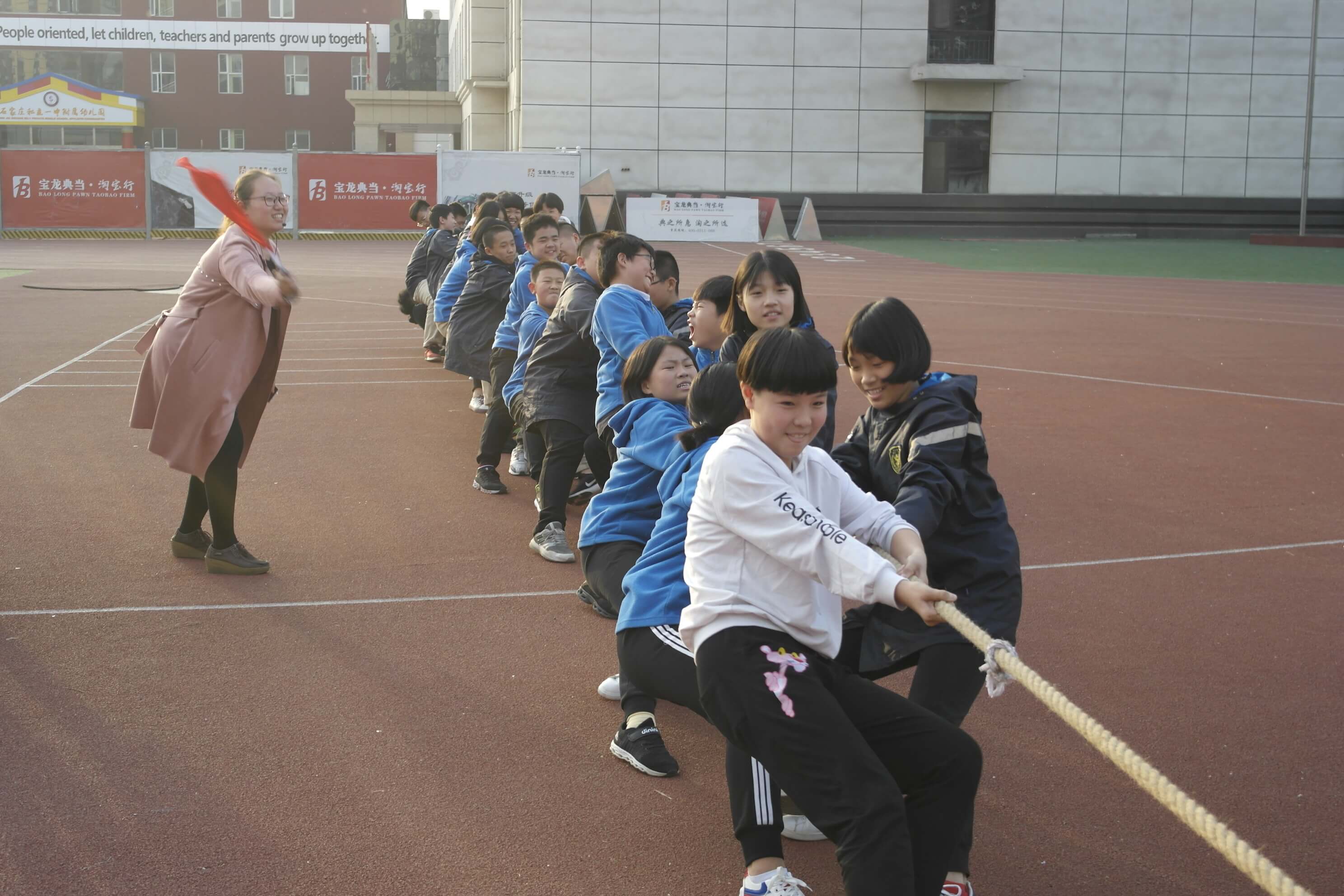 中学部拔河比赛