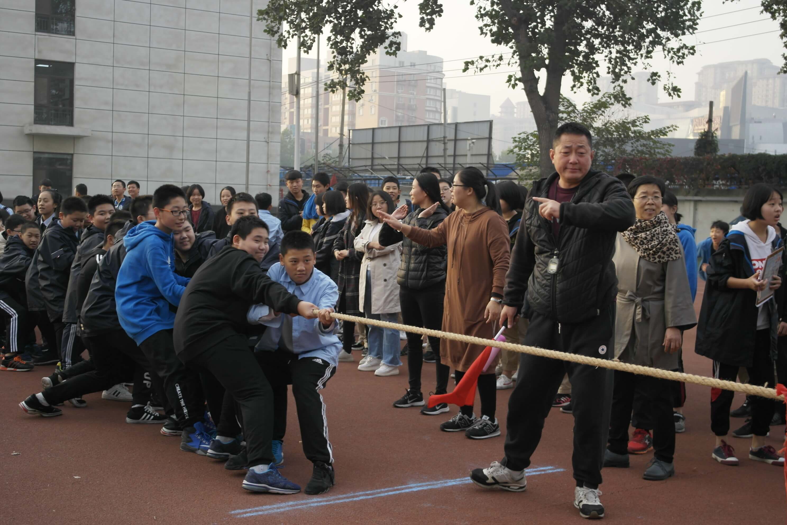 中学部拔河比赛