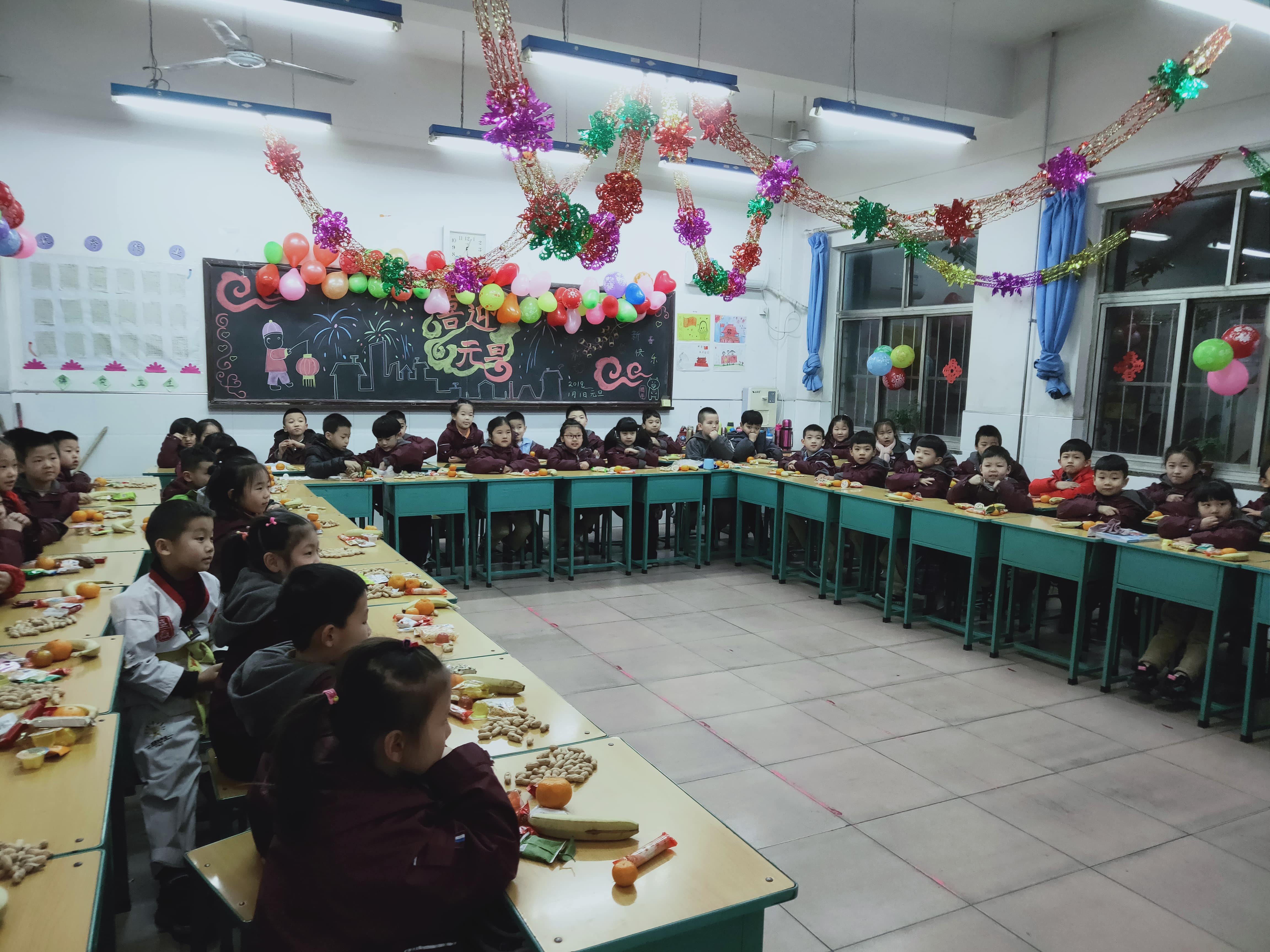 精彩童年.绚丽绽放---小学部元旦联欢晚会