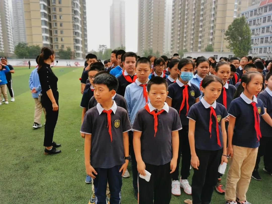 小学部举办消防安全逃生演练