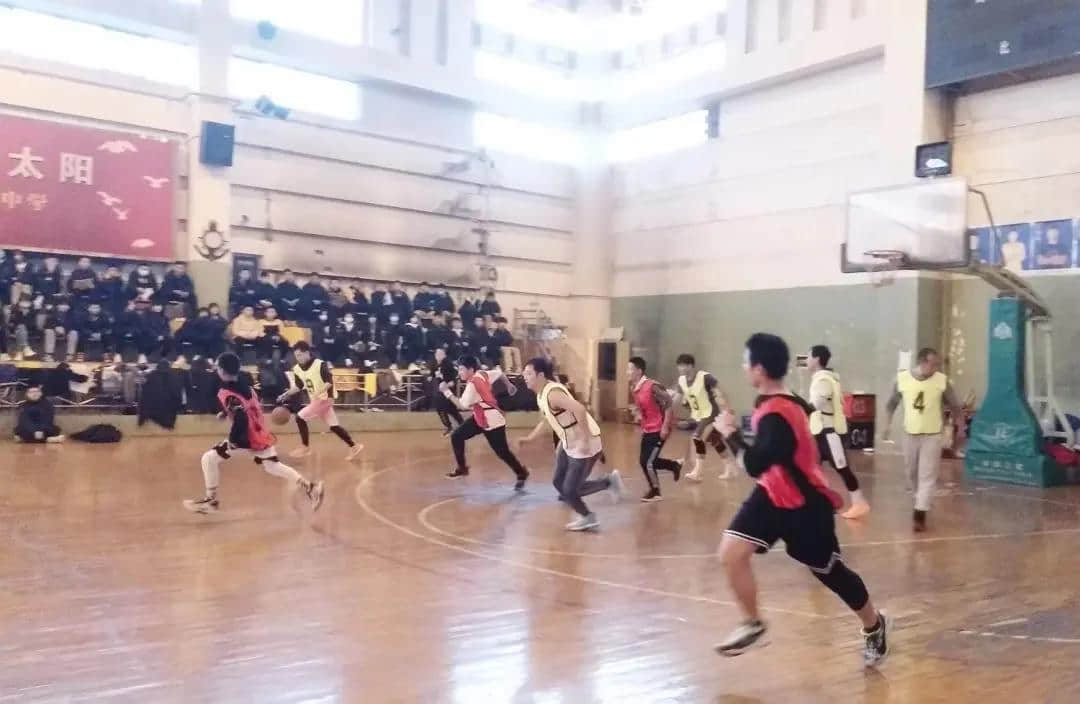 热血的碰撞，运动的火花——中学部师生迎新篮球赛