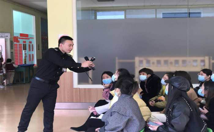 石家庄私立第一中学幼儿园“大手拉小手 幸福平安行”消防安全逃生亲子演练活动圆满成功！