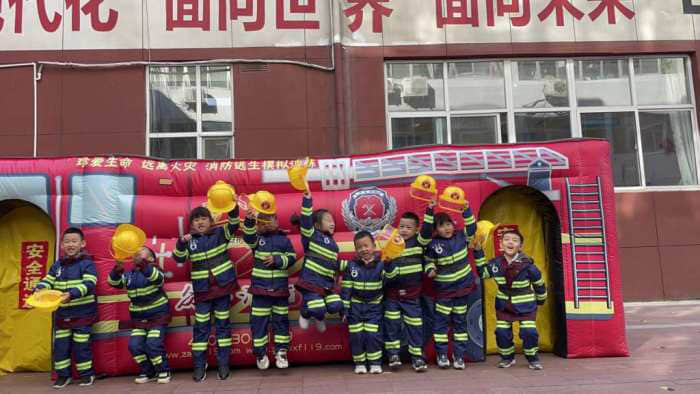 石家庄私立第一中学幼儿园“大手拉小手 幸福平安行”消防安全逃生亲子演练活动圆满成功！