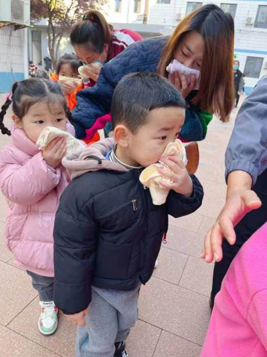 石家庄私立第一中学幼儿园“大手拉小手 幸福平安行”消防安全逃生亲子演练活动圆满成功！