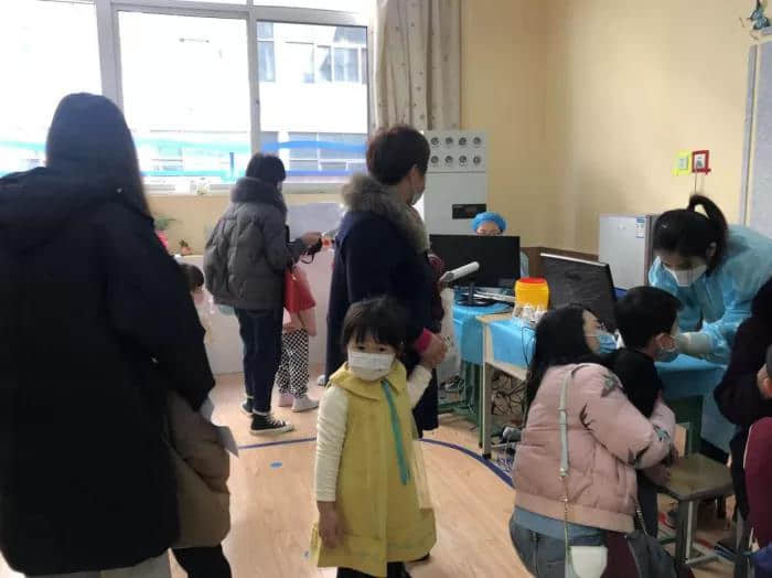 石家庄私立第一中学幼儿园 “大手拉小手，共筑疫情防护墙”新冠疫苗接种纪实