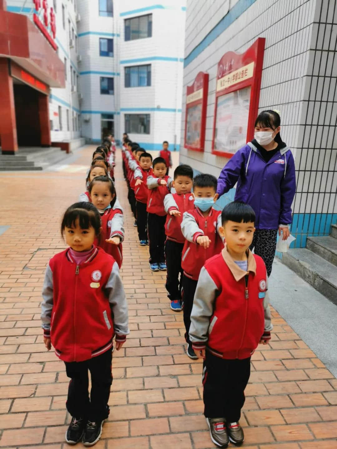 播下一种行为 收获一种习惯┃私立一中小学部规范月