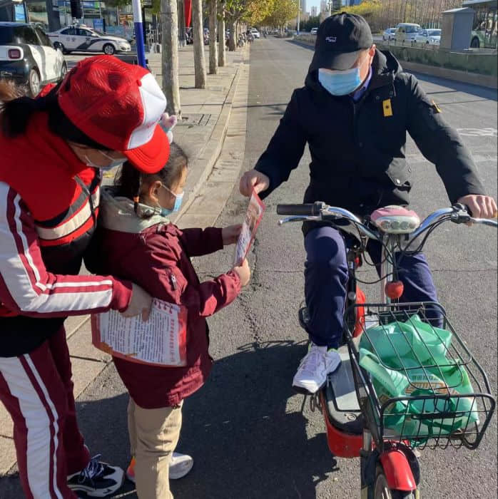 石家庄私立一中幼儿园&高新交警大队 “大手拉小手 幸福平安行” 交通安全宣传活动