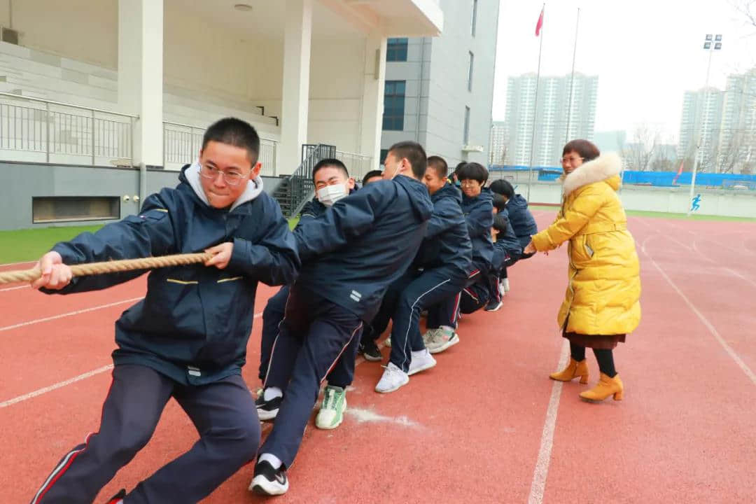 力拔青春 强我体魄丨私立一中举行拔河比赛