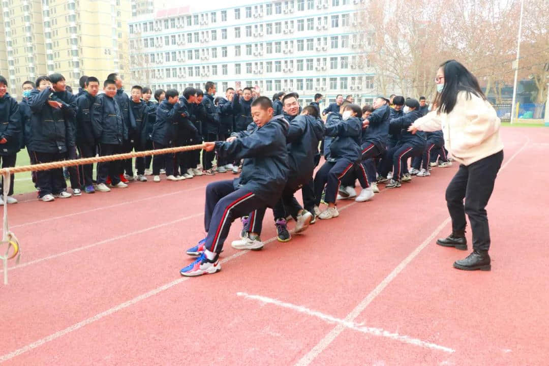 力拔青春 强我体魄丨私立一中举行拔河比赛