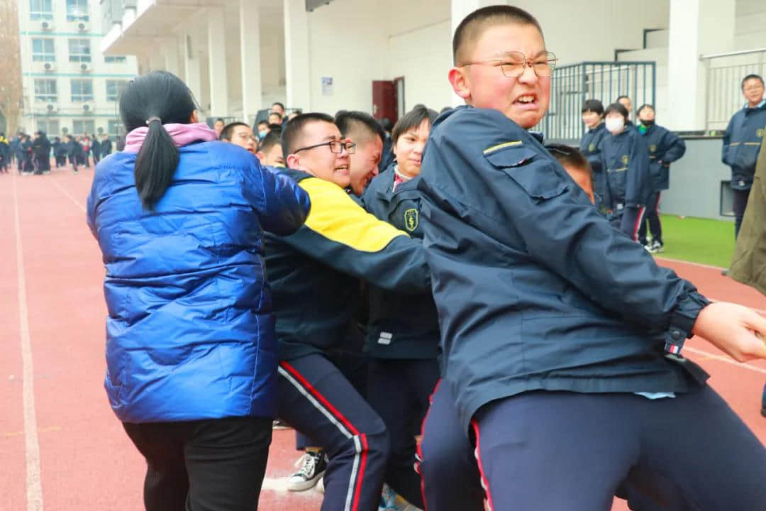 力拔青春 强我体魄丨私立一中举行拔河比赛