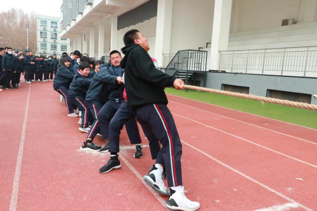 力拔青春 强我体魄丨私立一中举行拔河比赛
