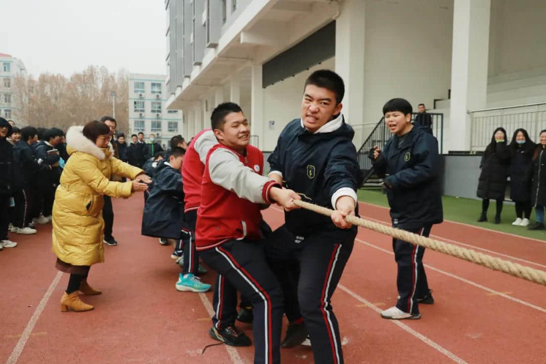 力拔青春 强我体魄丨私立一中举行拔河比赛