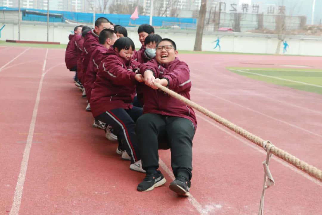 力拔青春 强我体魄丨私立一中举行拔河比赛