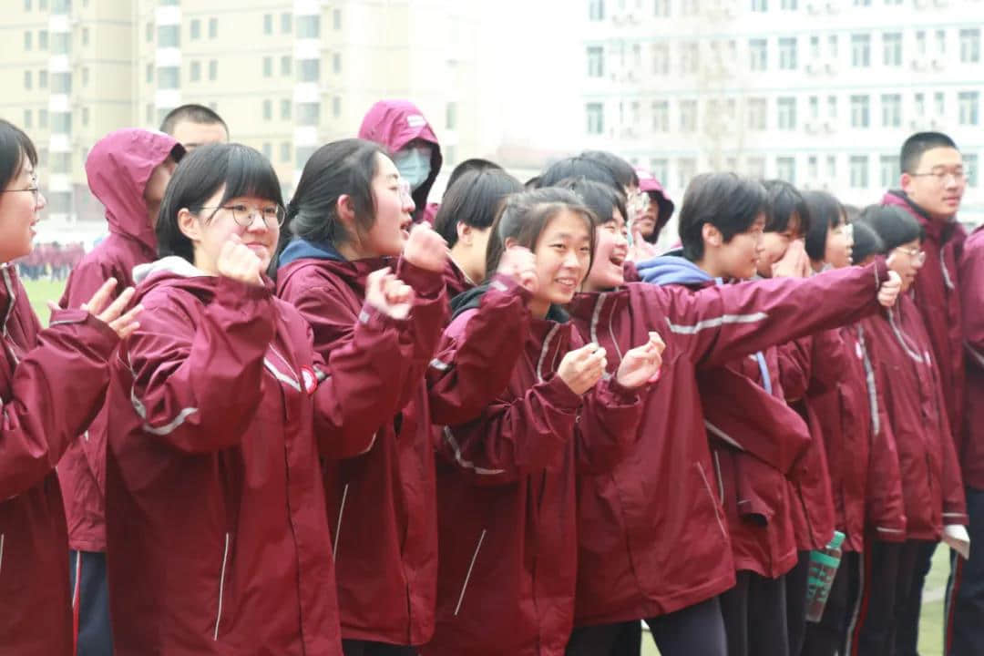 力拔青春 强我体魄丨私立一中举行拔河比赛