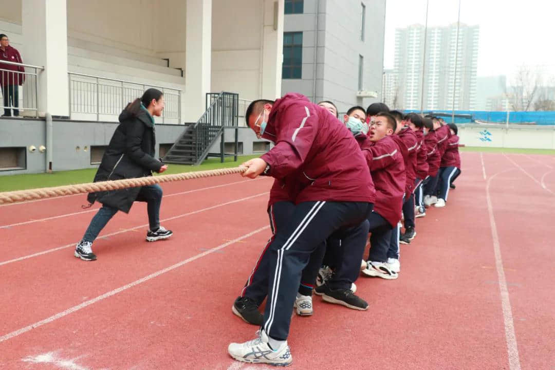 力拔青春 强我体魄丨私立一中举行拔河比赛