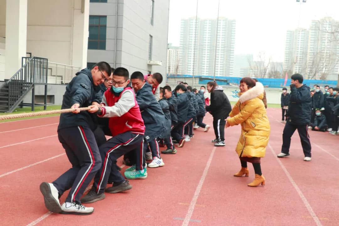 力拔青春 强我体魄丨私立一中举行拔河比赛