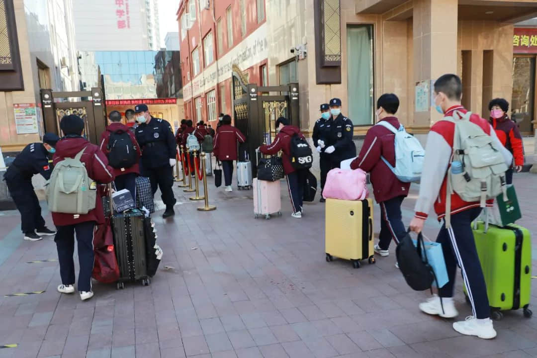 开学日|春暖花开,少年归来