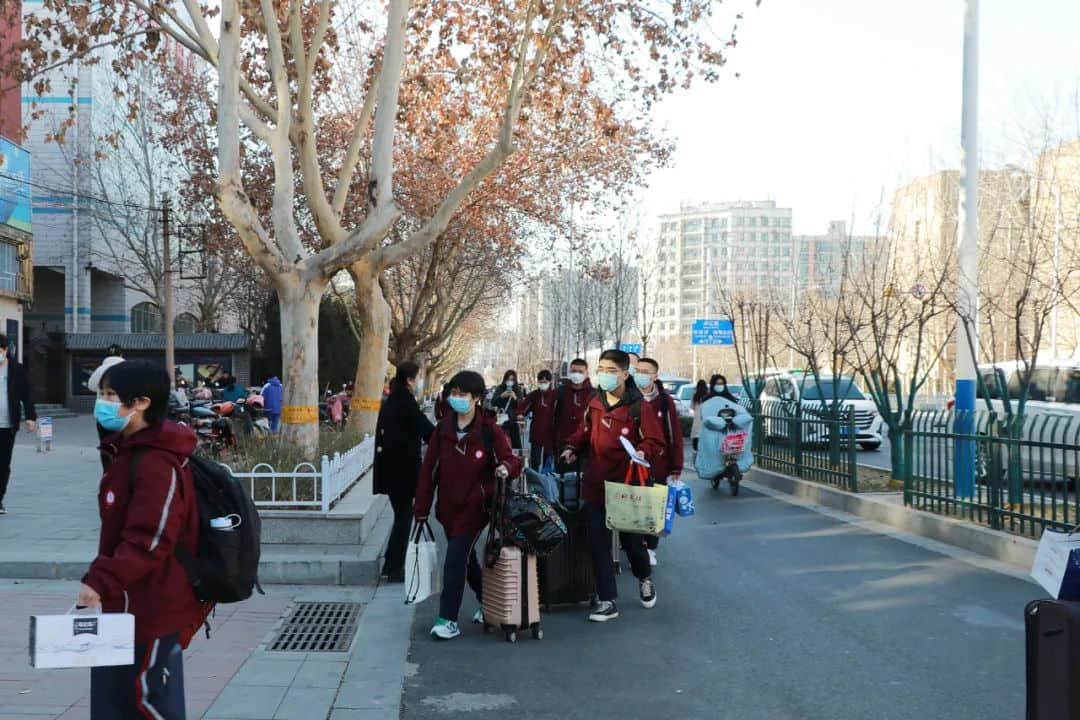 开学日|春暖花开,少年归来