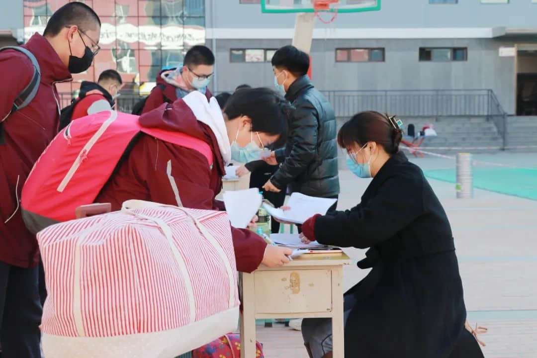 开学日|春暖花开,少年归来