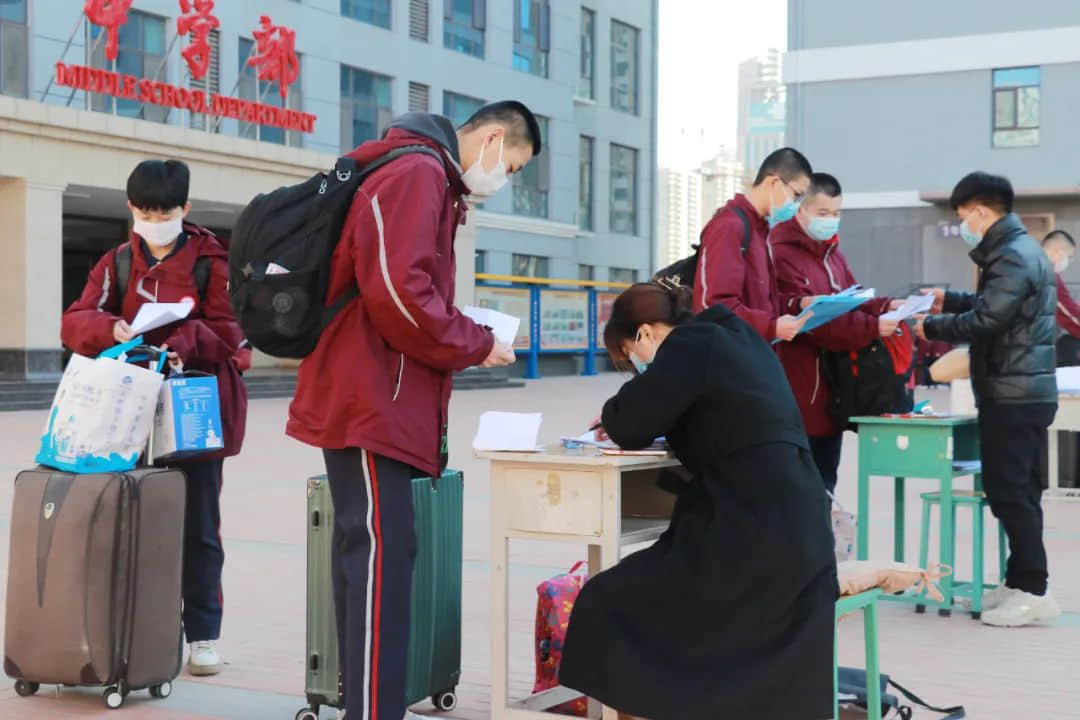 开学日|春暖花开,少年归来