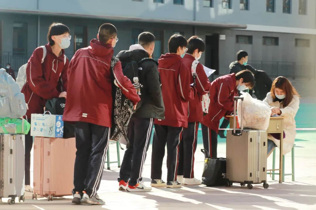 开学日|春暖花开,少年归来