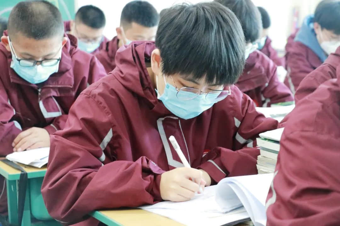 开学日|春暖花开,少年归来