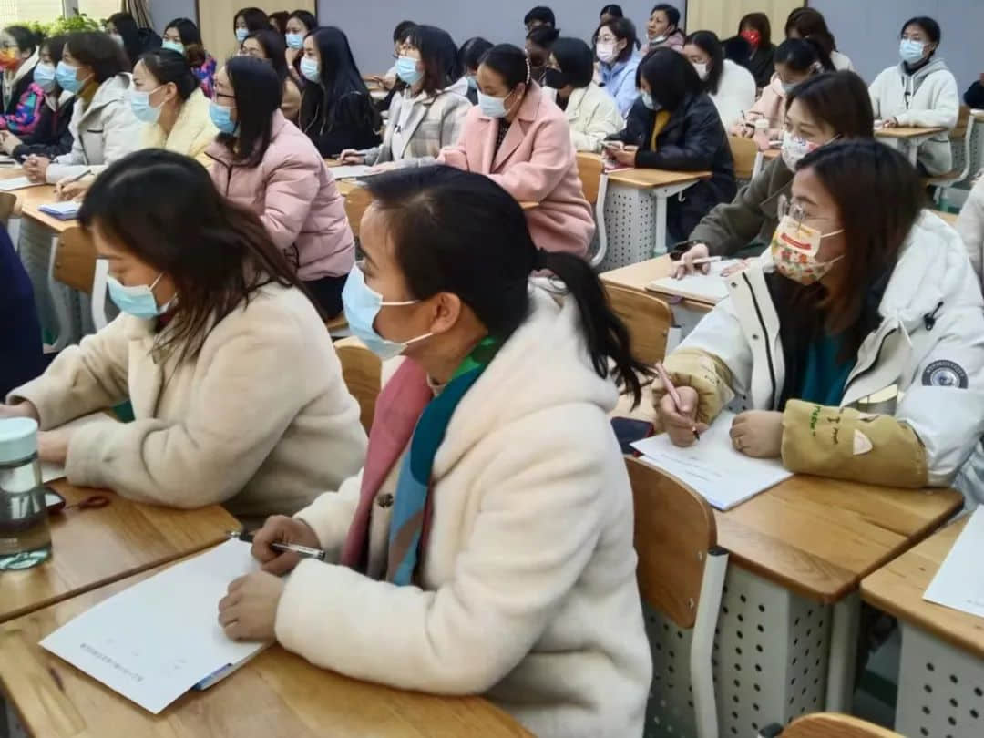 【追光班主任】“聚焦班本课程 打造智慧班级”——班主任成长课程（一）