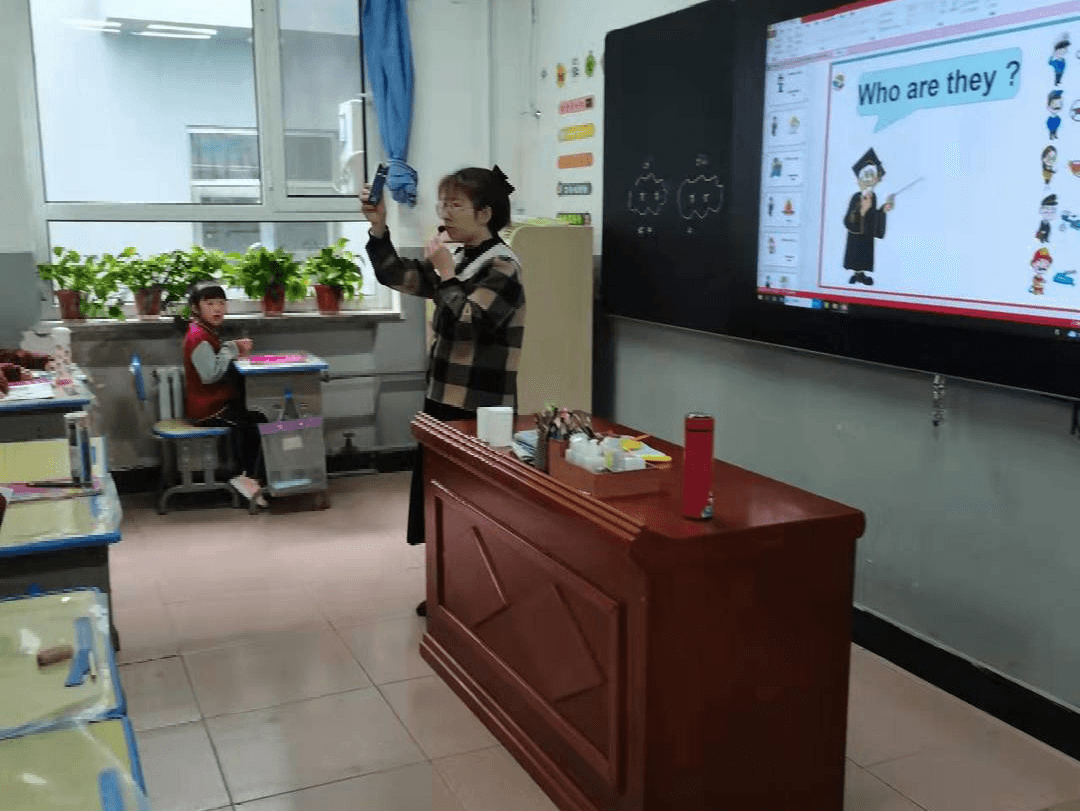 【教研风采】 “以听互学 评中成长”——互听课纪实