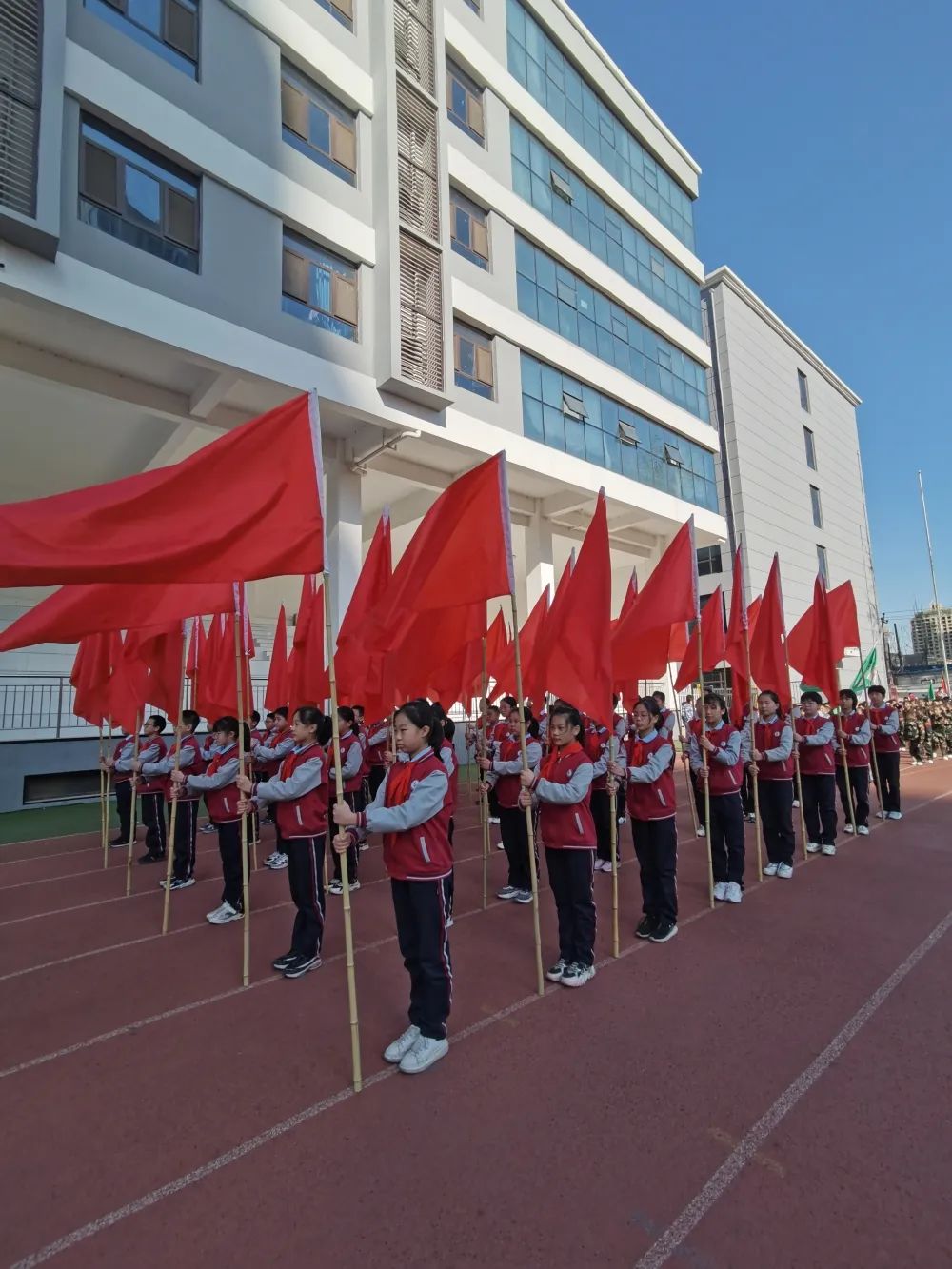 【五育并举】践行“双减” 体育“优加”——一年级“海陆空”运动会欢乐举行