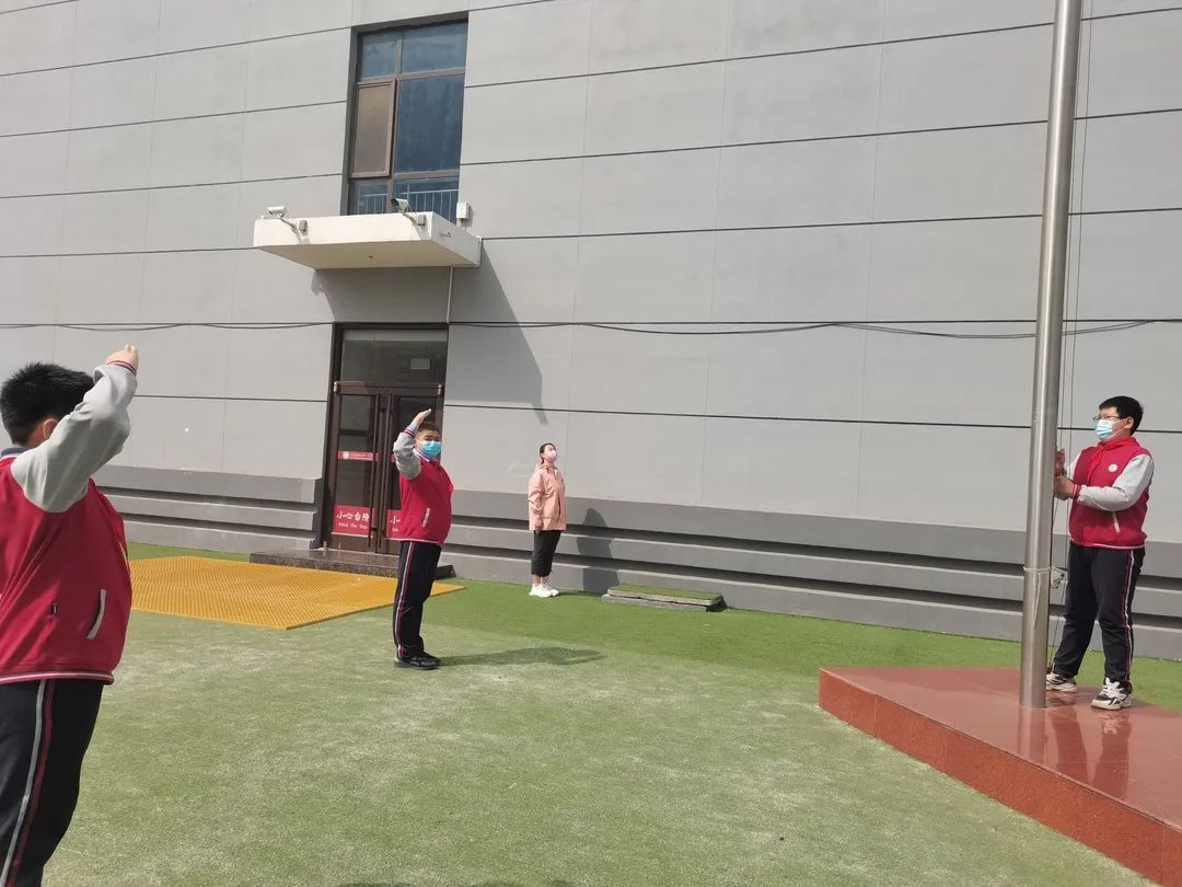 【书香校园】“浸润书香 沐浴诗词”主题升旗仪式