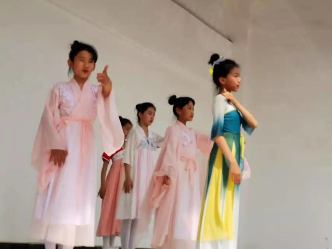 【书香校园】“浸润书香 沐浴诗词”主题升旗仪式