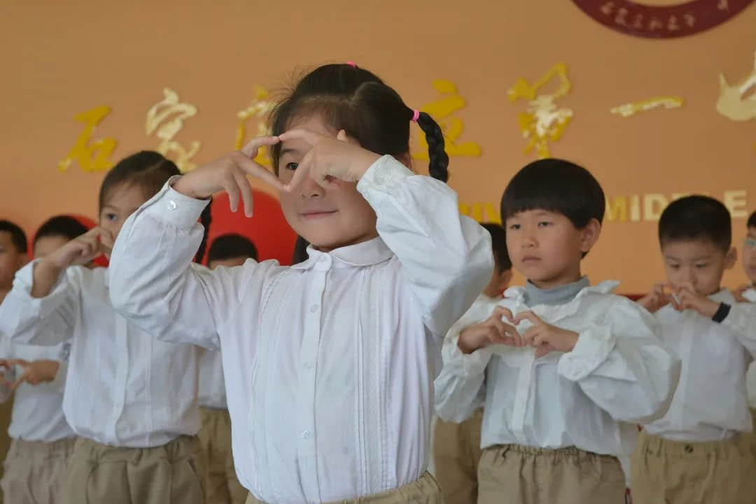 致敬最美逆行者 浓浓可敬天使情——私立一中附属幼儿园护士节主题活动