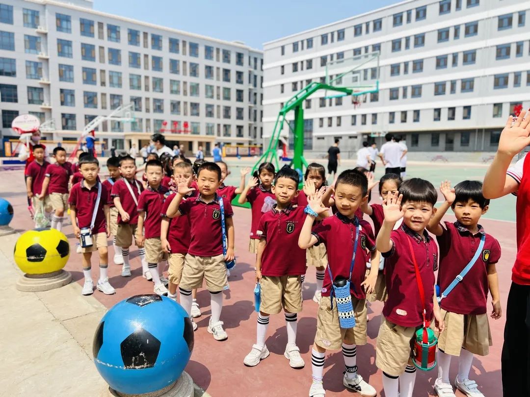 【毕业季—学前教育月系列活动（二）“温暖小学行、幸福初遇见” —私立一中附属幼儿园培优组小学参观之旅】