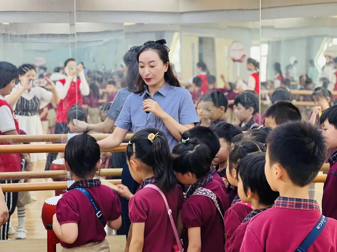 【毕业季—学前教育月系列活动（二）“温暖小学行、幸福初遇见” —私立一中附属幼儿园培优组小学参观之旅】