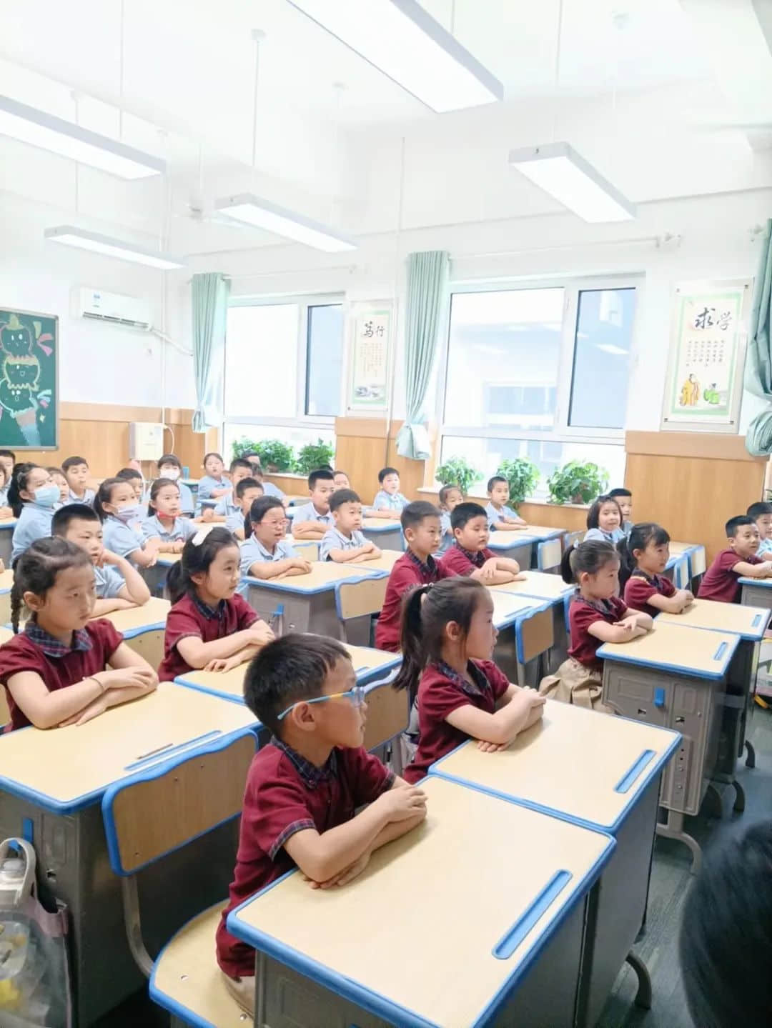 【毕业季—学前教育月系列活动（二）“温暖小学行、幸福初遇见” —私立一中附属幼儿园培优组小学参观之旅】