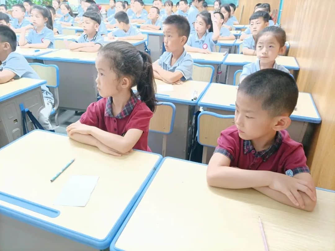 【毕业季—学前教育月系列活动（二）“温暖小学行、幸福初遇见” —私立一中附属幼儿园培优组小学参观之旅】