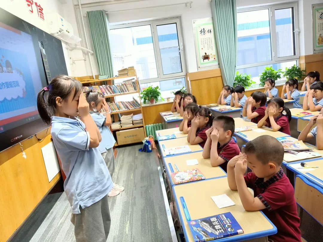 【毕业季—学前教育月系列活动（二）“温暖小学行、幸福初遇见” —私立一中附属幼儿园培优组小学参观之旅】