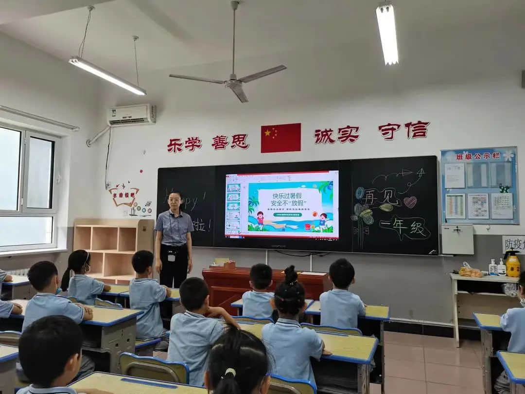 【结业典礼】凝心聚力结硕果，展翅翱翔向未来——私立一中附属小学2021-2022年度第二学期结业典礼