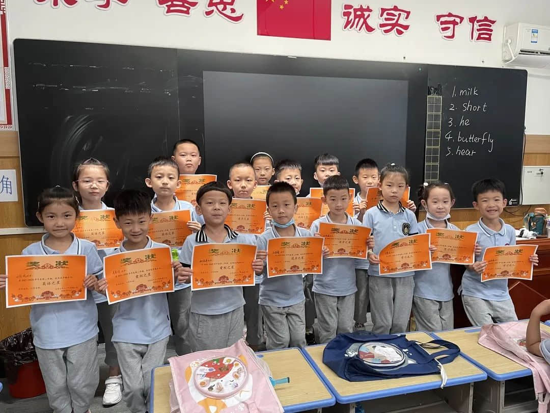 【结业典礼】凝心聚力结硕果，展翅翱翔向未来——私立一中附属小学2021-2022年度第二学期结业典礼