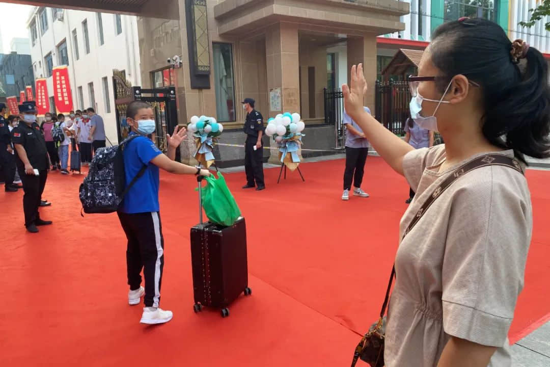 少年迎风而来，紧握蔚蓝 | 你好新同学！