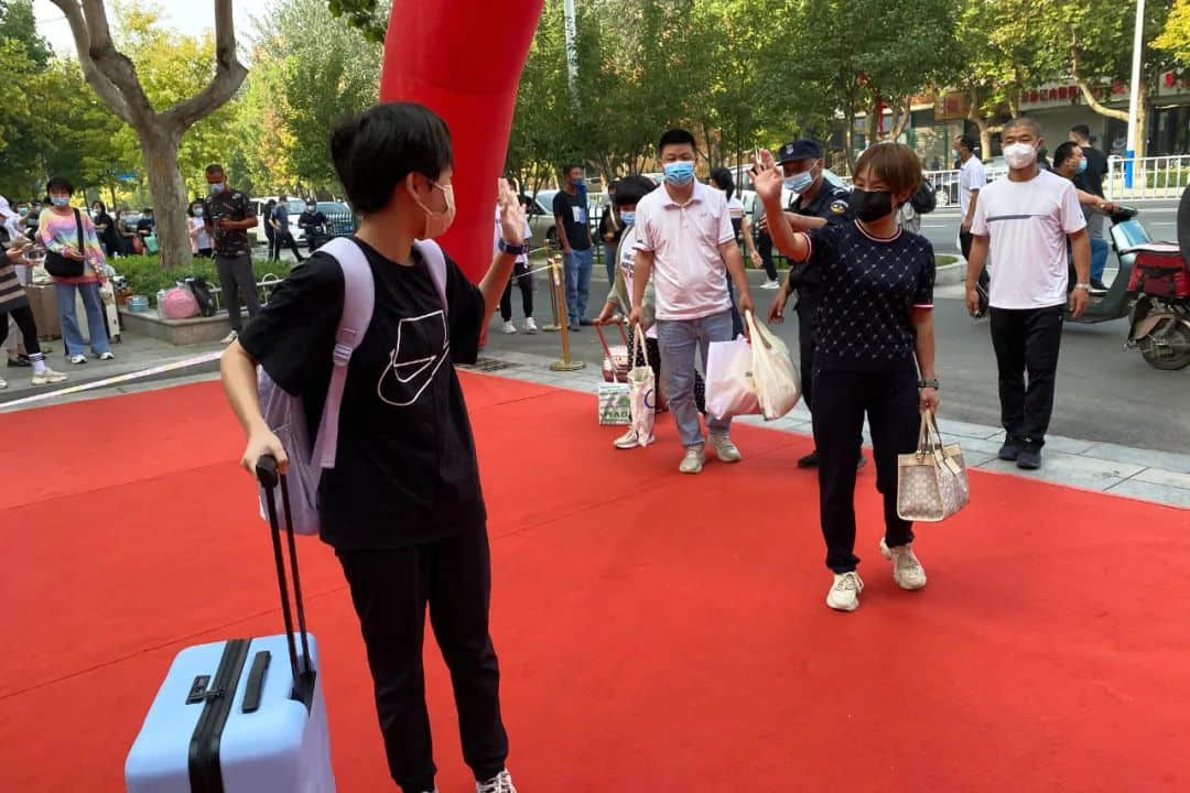 少年迎风而来，紧握蔚蓝 | 你好新同学！