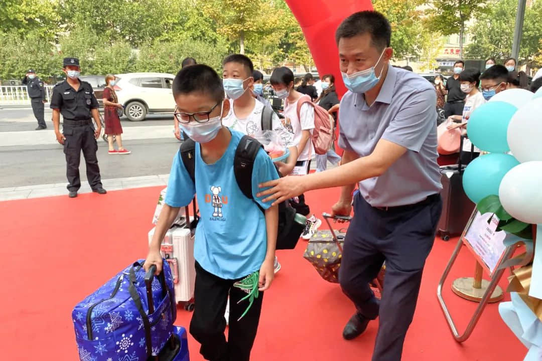 少年迎风而来，紧握蔚蓝 | 你好新同学！