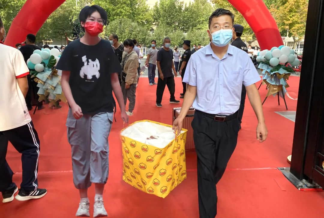 少年迎风而来，紧握蔚蓝 | 你好新同学！