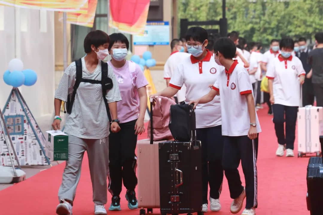 少年迎风而来，紧握蔚蓝 | 你好新同学！