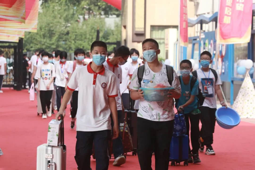 少年迎风而来，紧握蔚蓝 | 你好新同学！