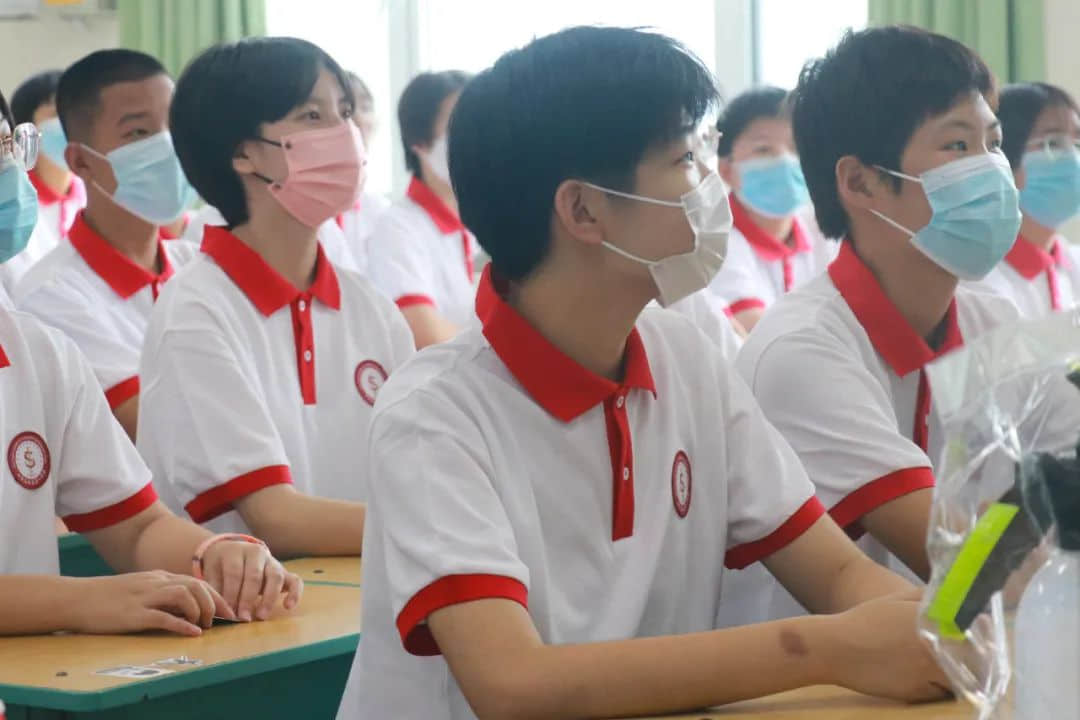 少年迎风而来，紧握蔚蓝 | 你好新同学！