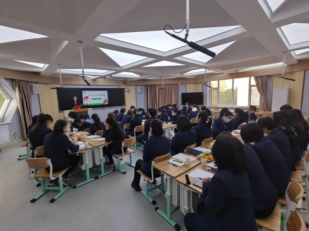 【立之育•班主任沙龙】一缕秋日里的暖阳— —第一届“班级常规管理”主题班主任沙龙