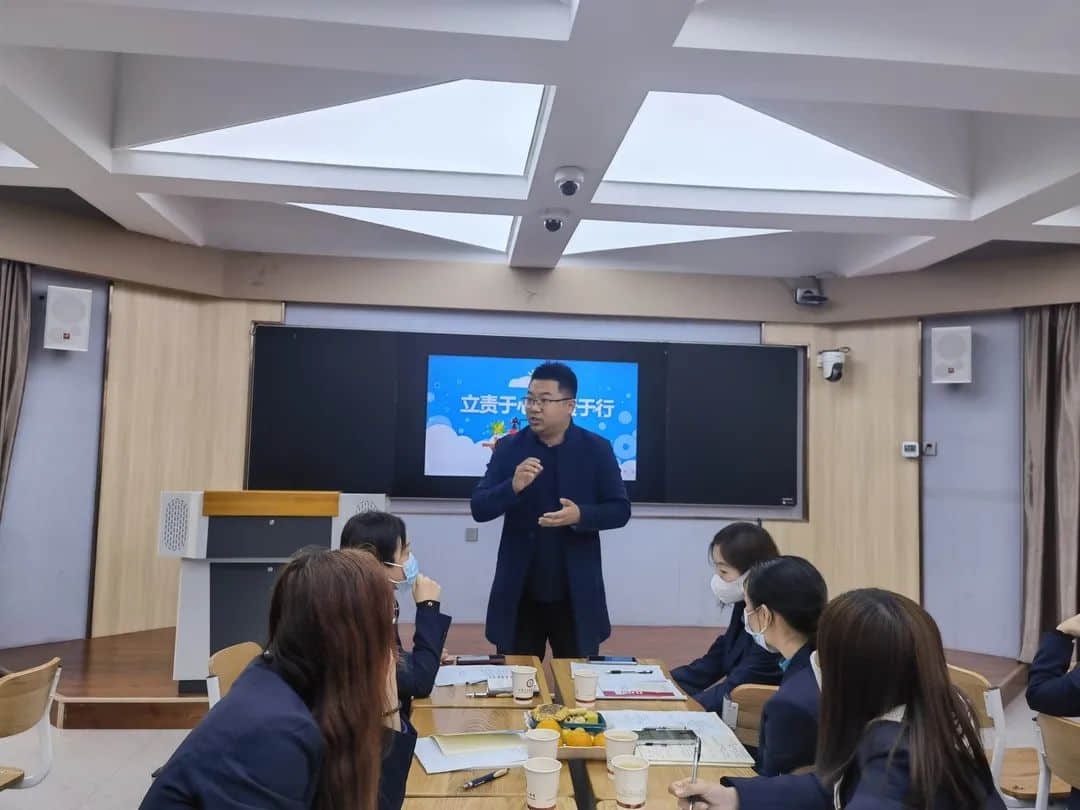 【立之育•班主任沙龙】一缕秋日里的暖阳— —第一届“班级常规管理”主题班主任沙龙
