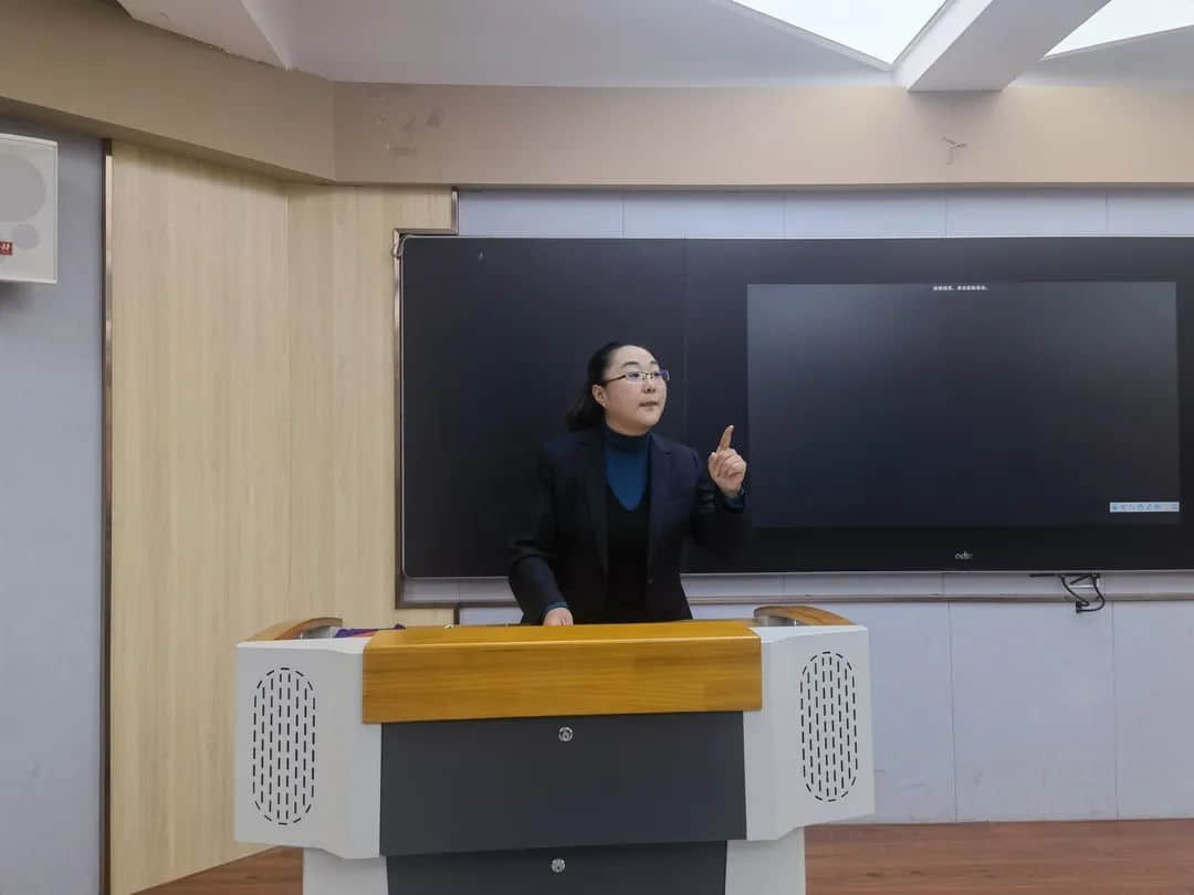 【立之育•班主任沙龙】一缕秋日里的暖阳— —第一届“班级常规管理”主题班主任沙龙